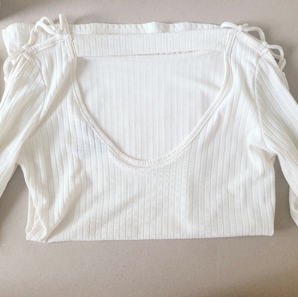 Jessica Simpson Laced Sleeves Open Back Top Size Small - Picture 6 of 14